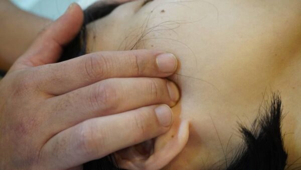 【尼崎・塚口】スマホ・PCで慢性的に目が辛い方へ：整体ハーポ